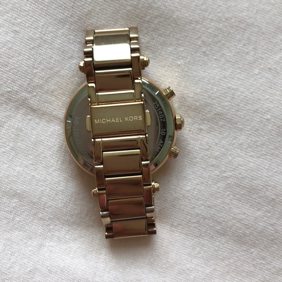 rose gold michael kors watch - Picture 2 of 3